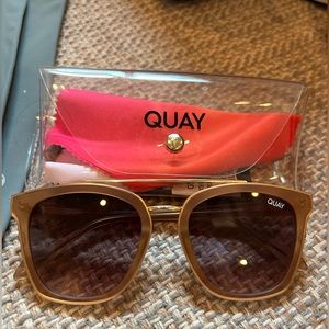 QUAY sunglasses w/ case